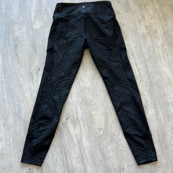 Like New Old Navy leggings size small. Black patterned - Picture 5 of 5